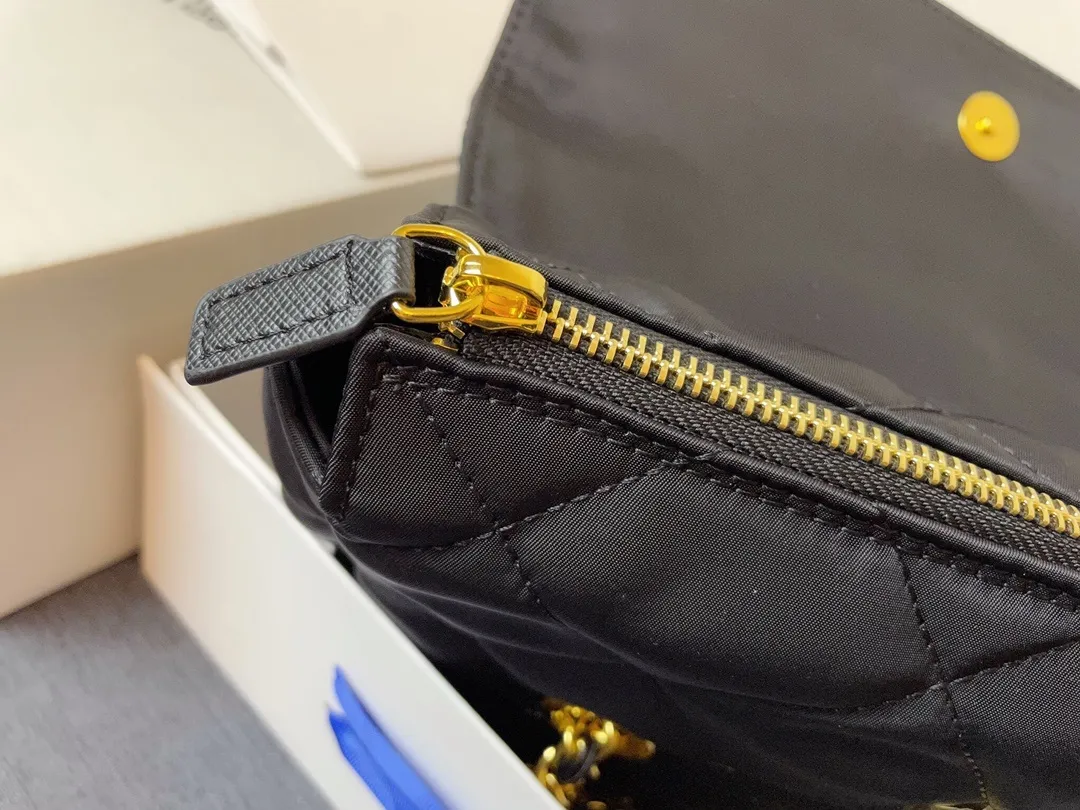 All Categories Official Website "Brand Women's Bags" Women's Bags 💙 PRADA 2024 Latest Prada Crossbody Bag