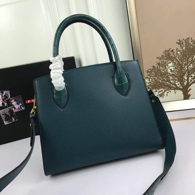 All categories Official website "Brand Women's Bags" Women's Bags 💙 PRADA 2022 official new Prada calfskin handbag wholesale 58002500 High quality Size: 30-24-15CM