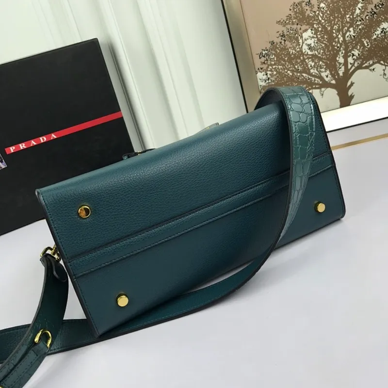 All categories Official website "Brand Women's Bags" Women's Bags 💙 PRADA 2022 official new Prada calfskin handbag wholesale 58002500 High quality Size: 30-24-15CM