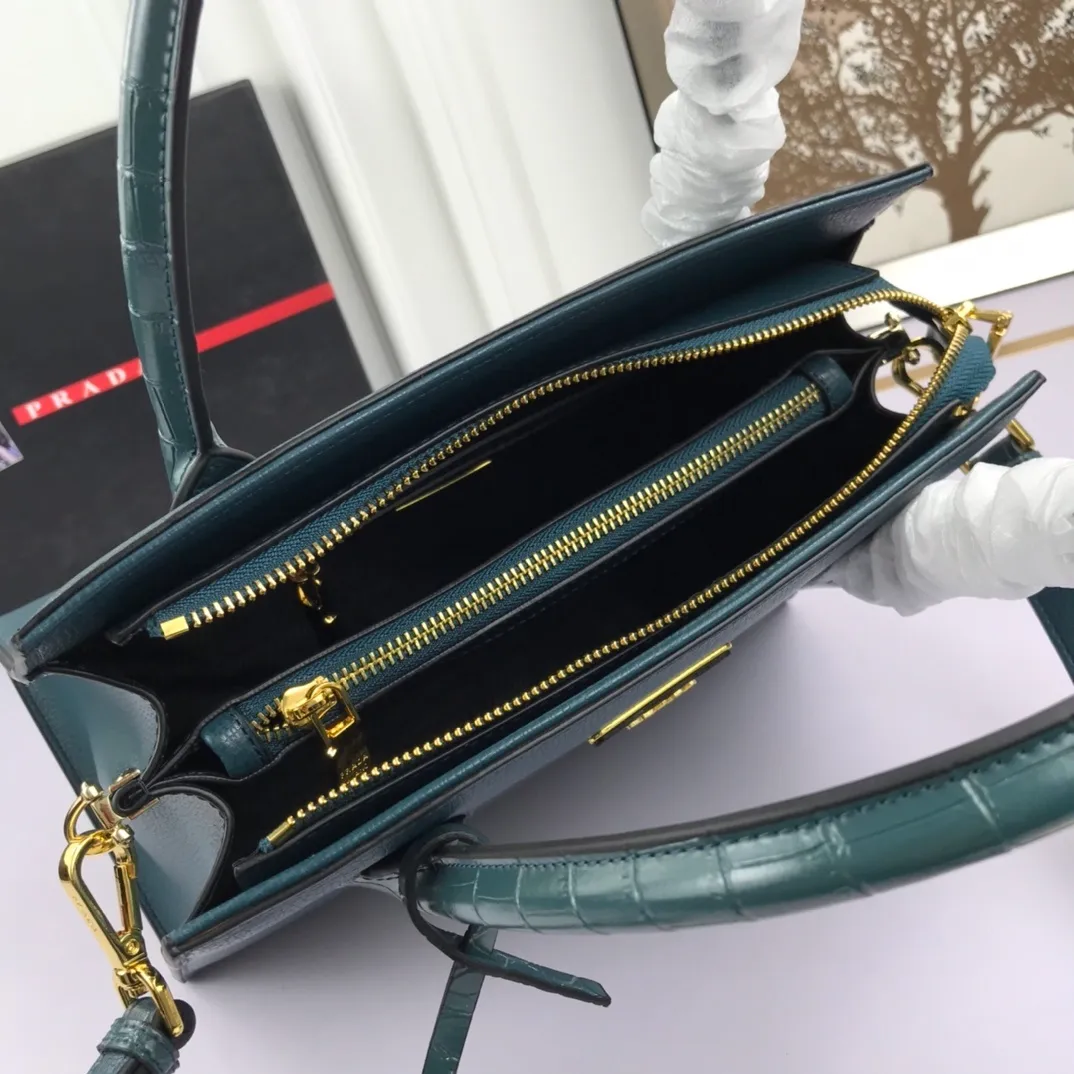 All categories Official website "Brand Women's Bags" Women's Bags 💙 PRADA 2022 official new Prada calfskin handbag wholesale 58002500 High quality Size: 30-24-15CM