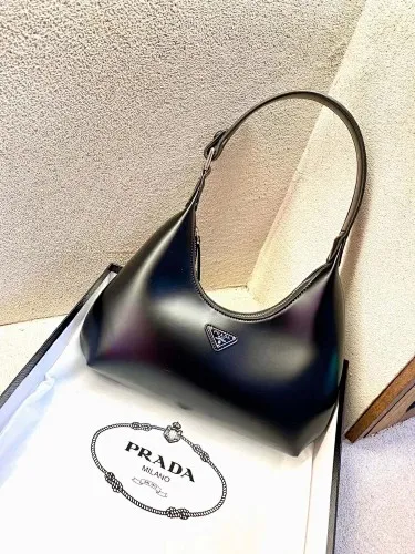 All categories Official website "Brand Women's Bags" Women's Bags 💙 PRADA Fine imitation PRADA, high imitation PRADA bags, PRADA crossbody bags, 2023 official latest version PRADA armpit bags, PRADA bag factory, recommended bags, size: 31-13CM