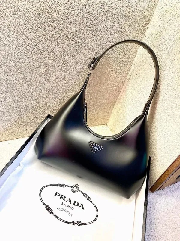 All categories Official website "Brand Women's Bags" Women's Bags 💙 PRADA Fine imitation PRADA, high imitation PRADA bags, PRADA crossbody bags, 2023 official latest version PRADA armpit bags, PRADA bag factory, recommended bags, size: 31-13CM