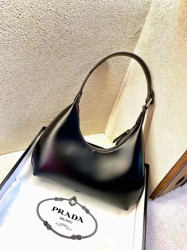 All categories Official website "Brand Women's Bags" Women's Bags 💙 PRADA Fine imitation PRADA, high imitation PRADA bags, PRADA crossbody bags, 2023 official latest version PRADA armpit bags, PRADA bag factory, recommended bags, size: 31-13CM