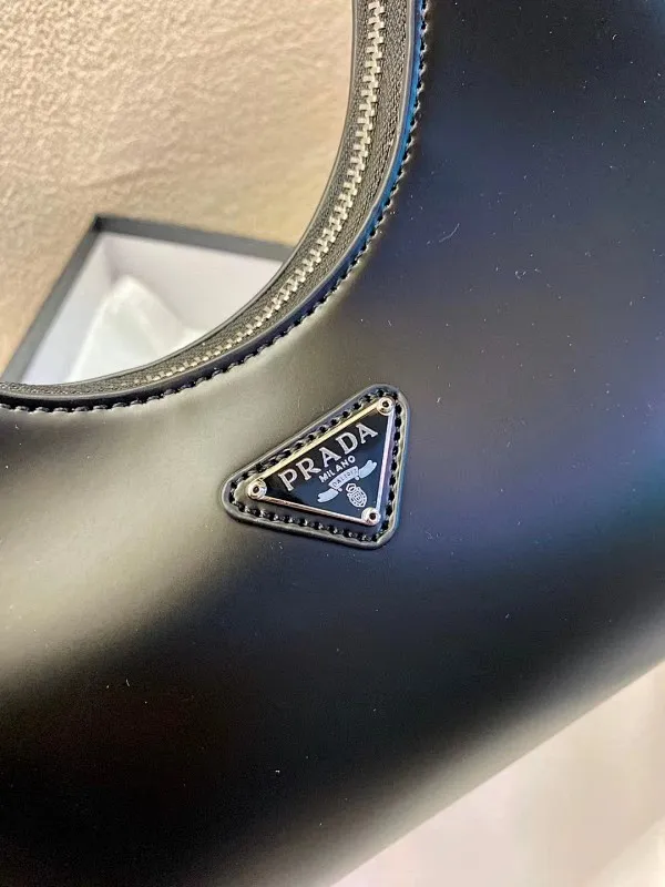 All categories Official website "Brand Women's Bags" Women's Bags 💙 PRADA Fine imitation PRADA, high imitation PRADA bags, PRADA crossbody bags, 2023 official latest version PRADA armpit bags, PRADA bag factory, recommended bags, size: 31-13CM