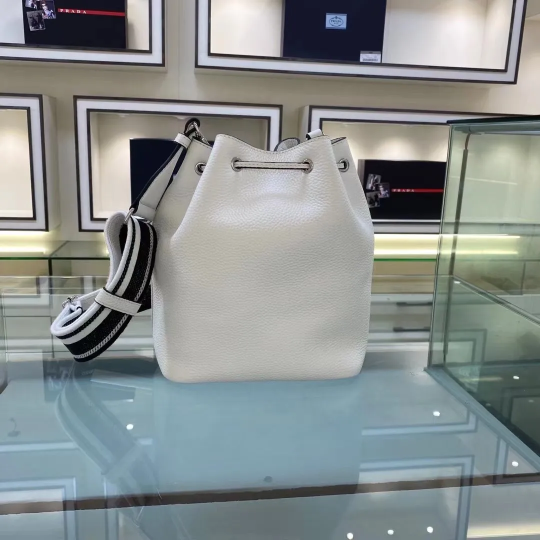 All categories Official website "Brand Women's Bags" Women's Bags 💙 PRADA 2022 Official New Prada Bucket Bag Wholesale Original Order Quality 58006000 Size: 20-25-14Cm
