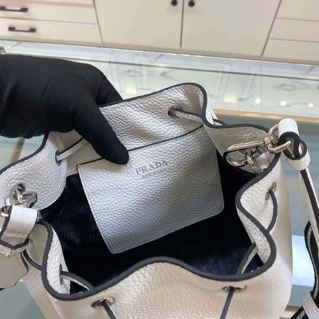All categories Official website "Brand Women's Bags" Women's Bags 💙 PRADA 2022 Official New Prada Bucket Bag Wholesale Original Order Quality 58006000 Size: 20-25-14Cm