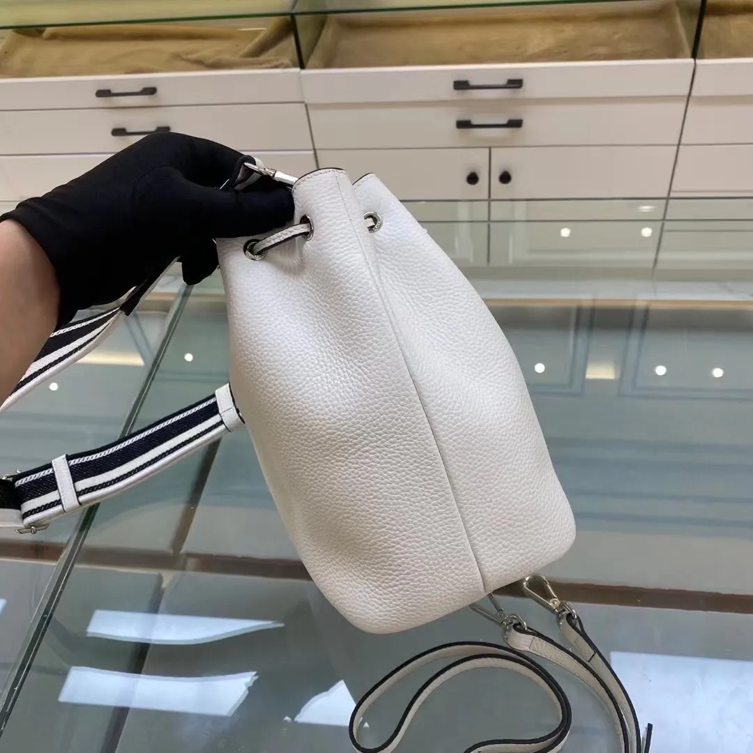 All categories Official website "Brand Women's Bags" Women's Bags 💙 PRADA 2022 Official New Prada Bucket Bag Wholesale Original Order Quality 58006000 Size: 20-25-14Cm