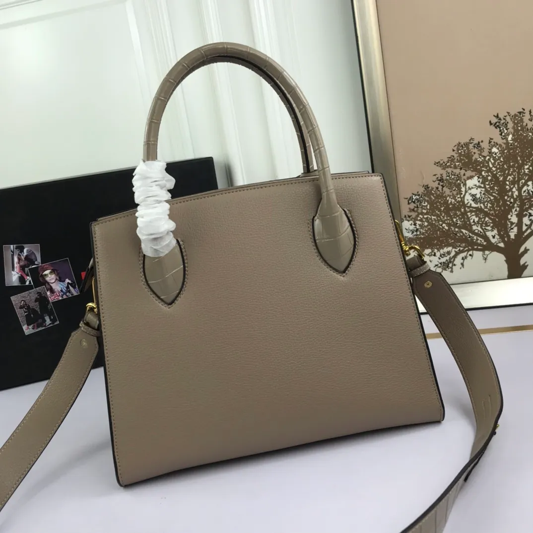 All categories Official website "Brand Women's Bags" Women's Bags 💙 PRADA 2022 official new Prada calfskin handbag wholesale 58002500 High quality Size: 30-24-15CM