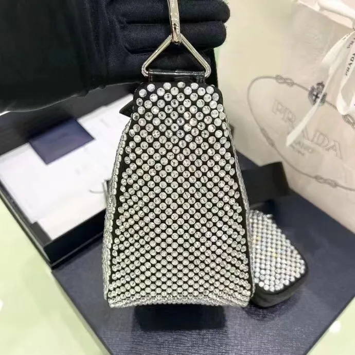 All categories Official website "Brand Women's Bags" Women's Bags 💙 PRADA 2022 official new Prada crossbody bag wholesale Original order quality 58004100 Size: 26-14-12Cm
