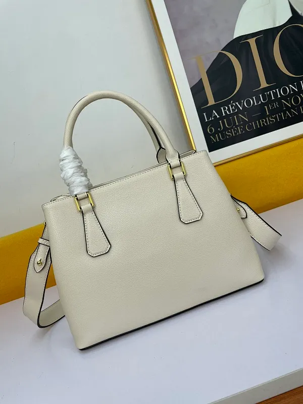 All categories Official website "Brand Women's Bags" Women's Bags 💙 PRADA 2022 official new Prada calfskin handbag wholesale 58002500 High quality Size: 30-22-13CM