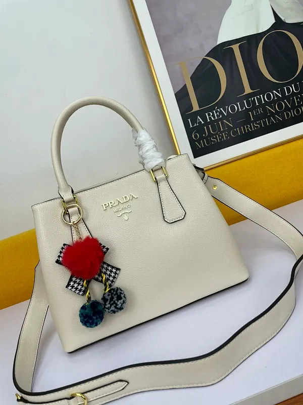 All categories Official website "Brand Women's Bags" Women's Bags 💙 PRADA 2022 official new Prada calfskin handbag wholesale 58002500 High quality Size: 30-22-13CM