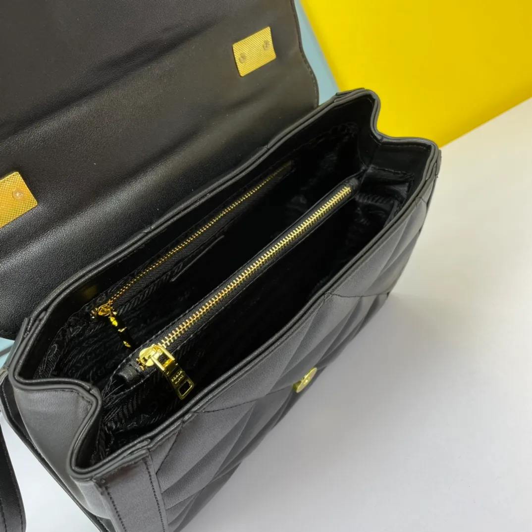 All categories Official website "Brand Women's Bags" Women's Bags 💙 PRADA 2022 official new Prada crossbody bag wholesale 58002900 Original order quality Size: 26-18-11CM