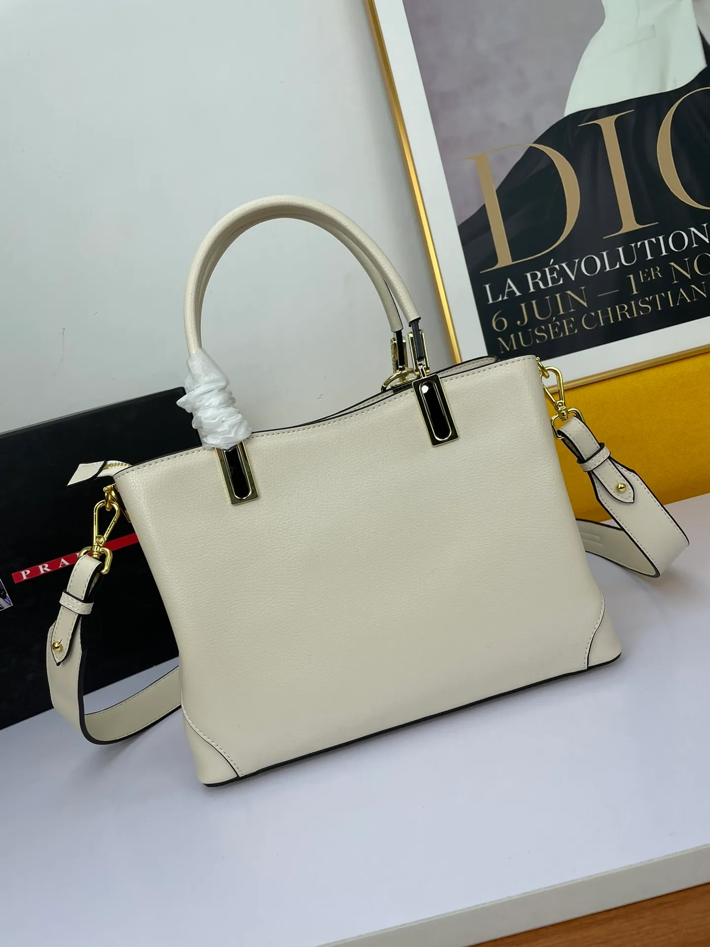 All categories Official website "Brand Women's Bags" Women's Bags 💙 PRADA 2022 Official New Prada Imported Palm Print Cowhide Fabric Handbag Wholesale 58002500 High Quality Size: 30-22-12CM