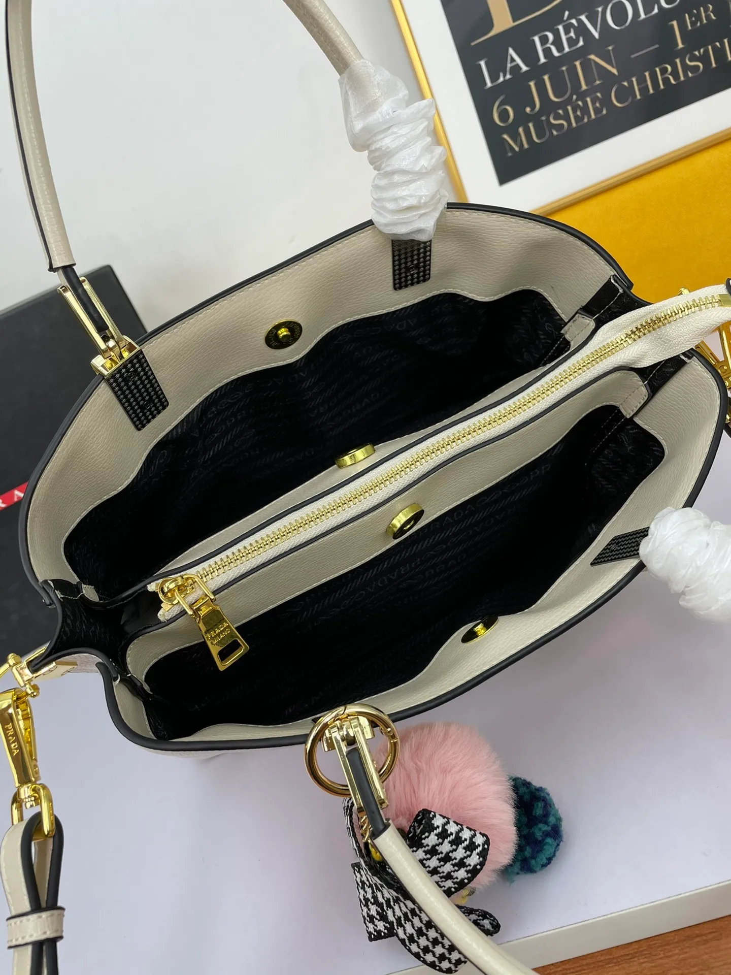 All categories Official website "Brand Women's Bags" Women's Bags 💙 PRADA 2022 Official New Prada Imported Palm Print Cowhide Fabric Handbag Wholesale 58002500 High Quality Size: 30-22-12CM