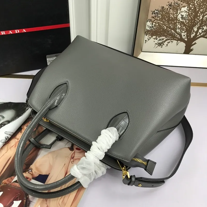 All categories Official website "Brand Women's Bags" Women's Bags 💙 PRADA 2022 official new Prada calfskin handbag wholesale 58002500 High quality Size: 30-24-14CM