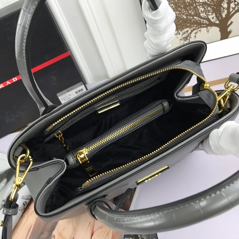 All categories Official website "Brand Women's Bags" Women's Bags 💙 PRADA 2022 official new Prada calfskin handbag wholesale 58002500 High quality Size: 30-24-14CM