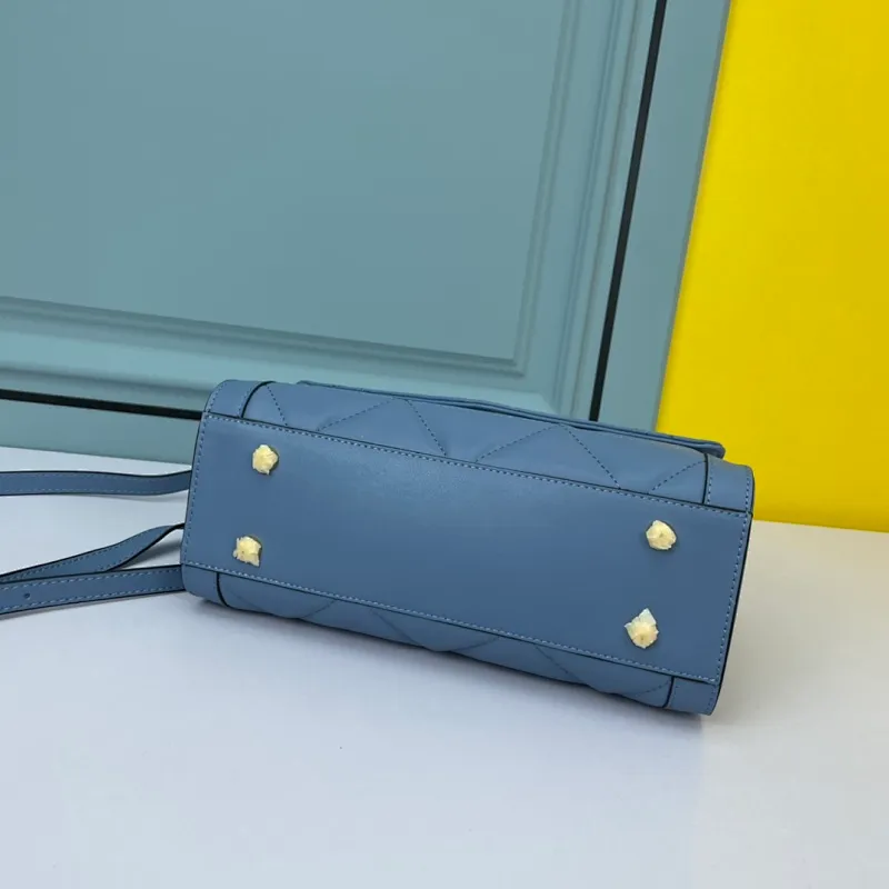 All categories Official website "Brand Women's Bags" Women's Bags 💙 PRADA 2022 official new Prada crossbody bag wholesale 58002900 Original order quality Size: 26-18-11CM