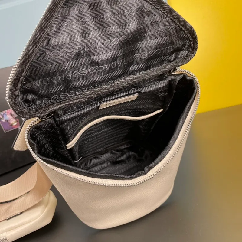 All categories Official website "Brand Women's Bags" Women's Bags 💙 PRADA 2022 Official New Prada Crossbody Bag Wholesale 58002200 High Quality Size: 21-15-15CM
