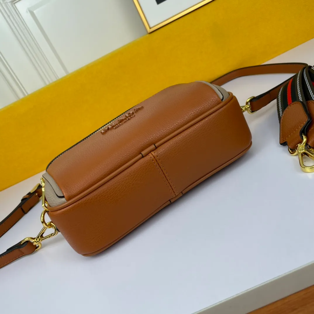 All categories Official website "Brand Women's Bags" Women's Bags 💙 PRADA 2022 official new Prada crossbody bag wholesale 58002500 Original order quality Size: 23-16-7CM