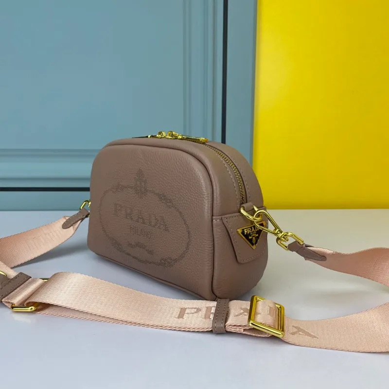 All categories Official website "Brand Women's Bags" Women's Bags 💙 PRADA replica PRADA, fine imitation PRADA bags, PRADA shoulder bags, 2023 official latest version PRADA cowhide camera bag, bag factory, original material, size: 21-14-8CM