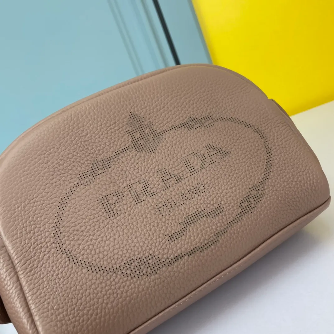 All categories Official website "Brand Women's Bags" Women's Bags 💙 PRADA replica PRADA, fine imitation PRADA bags, PRADA shoulder bags, 2023 official latest version PRADA cowhide camera bag, bag factory, original material, size: 21-14-8CM