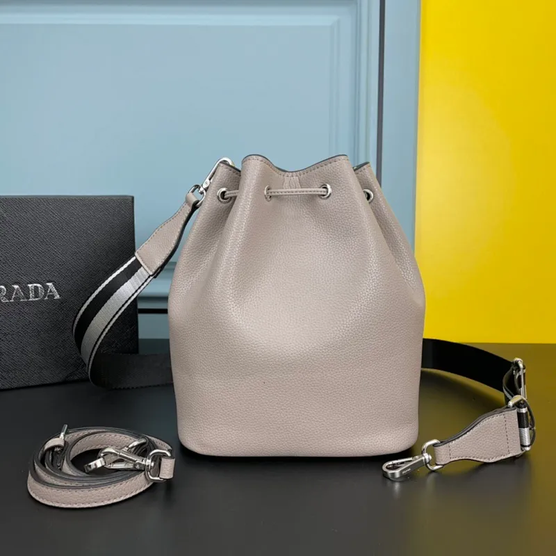 All categories Official website "Brand Women's Bags" Women's Bags 💙 PRADA 2022 official new Prada cowhide backpack wholesale 58001700 High quality Size: 20-25-14CM