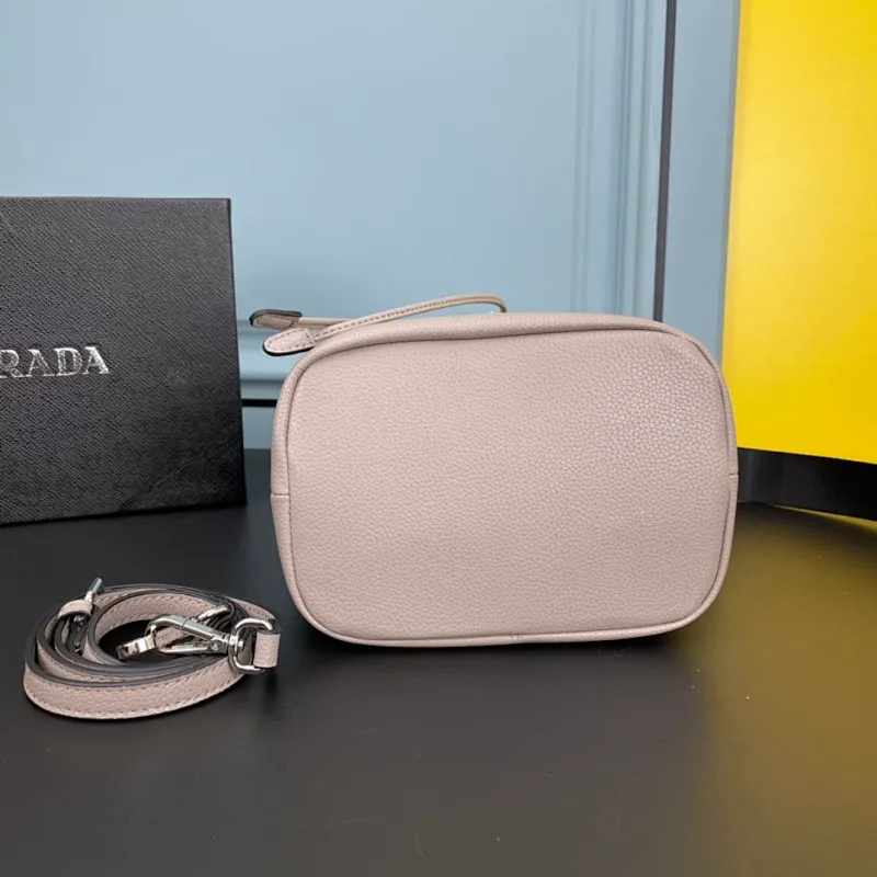 All categories Official website "Brand Women's Bags" Women's Bags 💙 PRADA 2022 official new Prada cowhide backpack wholesale 58001700 High quality Size: 20-25-14CM