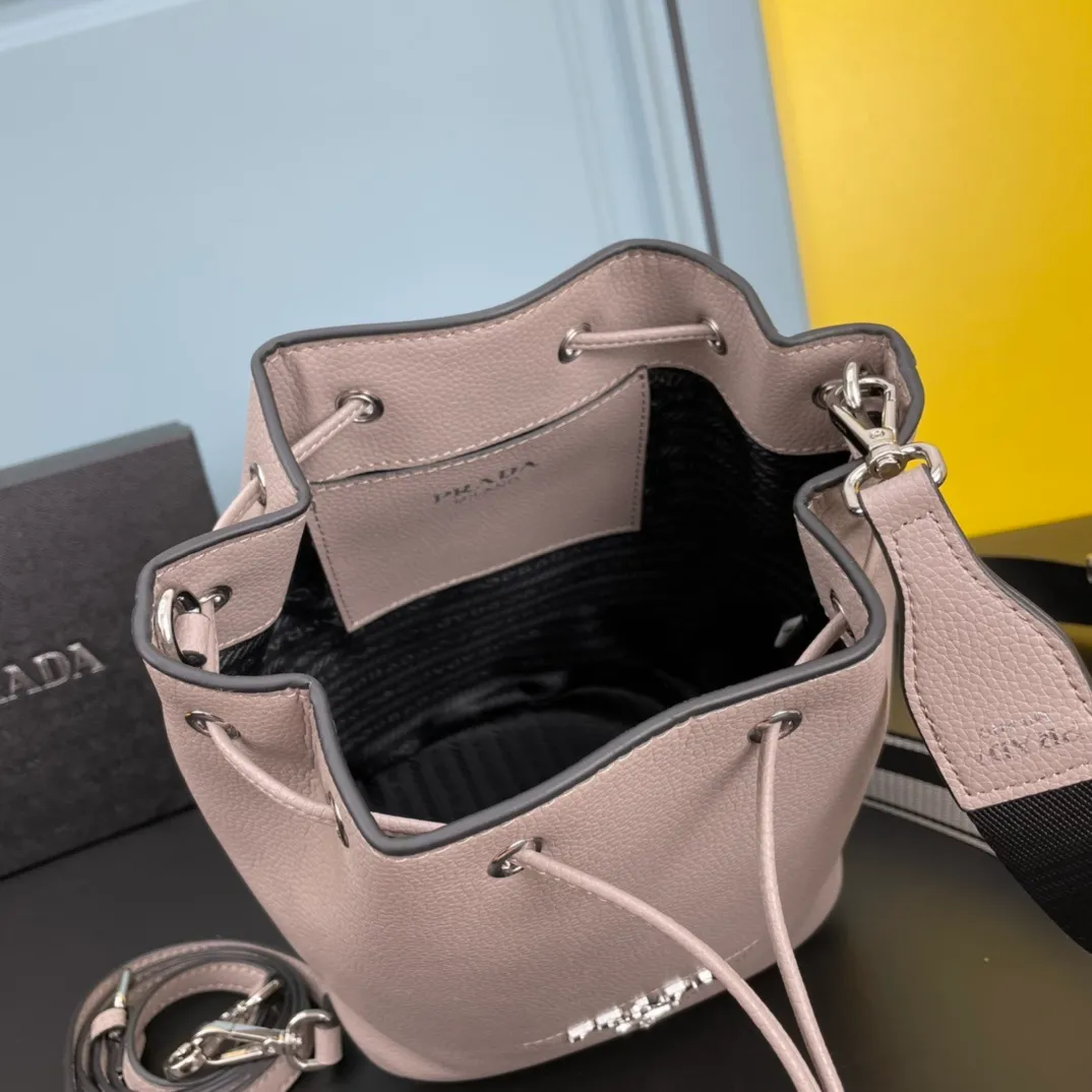 All categories Official website "Brand Women's Bags" Women's Bags 💙 PRADA 2022 official new Prada cowhide backpack wholesale 58001700 High quality Size: 20-25-14CM