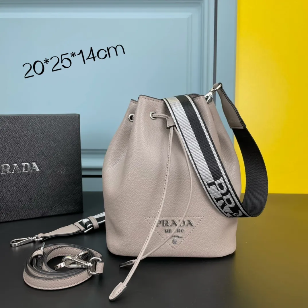 All categories Official website "Brand Women's Bags" Women's Bags 💙 PRADA 2022 official new Prada cowhide backpack wholesale 58001700 High quality Size: 20-25-14CM