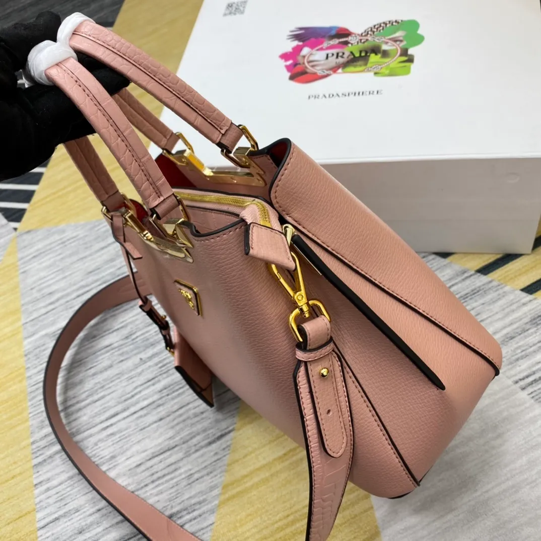 All categories Official website "Brand Women's Bags" Women's Bags 💙 PRADA 2022 official new Prada imported calfskin crossbody bag wholesale 58002500 High quality Size: 30-22-14CM