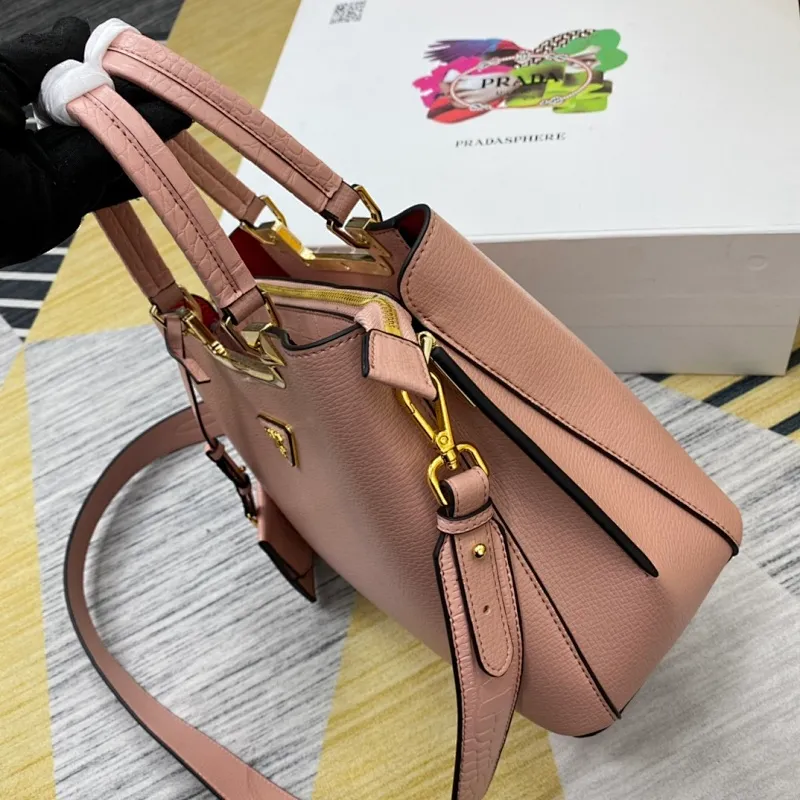All categories Official website "Brand Women's Bags" Women's Bags 💙 PRADA 2022 official new Prada imported calfskin crossbody bag wholesale 58002500 High quality Size: 30-22-14CM