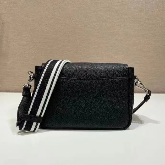 All categories Official website "Brand Women's Bags" Women's Bags 💙 PRADA 2022 official new Prada crossbody bag wholesale Original order quality 58005900 Size: 23-18-9Cm