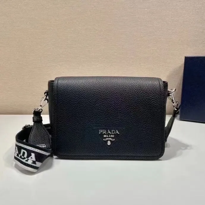 All categories Official website "Brand Women's Bags" Women's Bags 💙 PRADA 2022 official new Prada crossbody bag wholesale Original order quality 58005900 Size: 23-18-9Cm