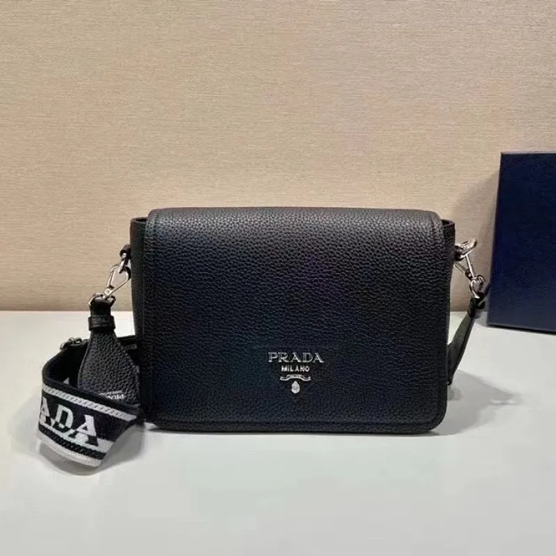 All categories Official website "Brand Women's Bags" Women's Bags 💙 PRADA 2022 official new Prada crossbody bag wholesale Original order quality 58005900 Size: 23-18-9Cm