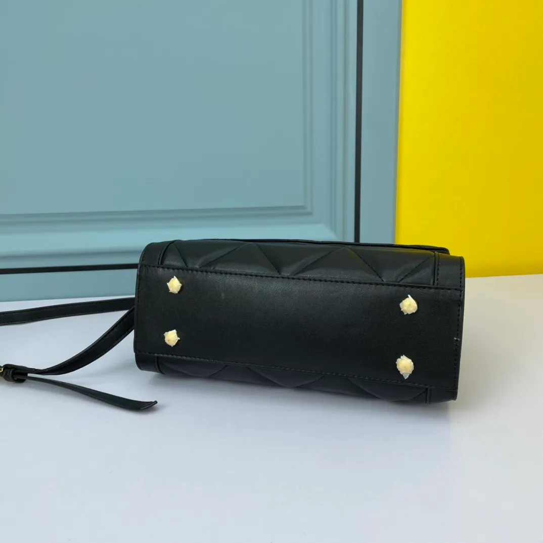 All categories Official website "Brand Women's Bags" Women's Bags 💙 PRADA replica PRADA, fine imitation PRADA bags, PRADA shoulder bags, 2023 official latest version PRADA cowhide crossbody bag, bag factory, original material, size: 26-18-11CM