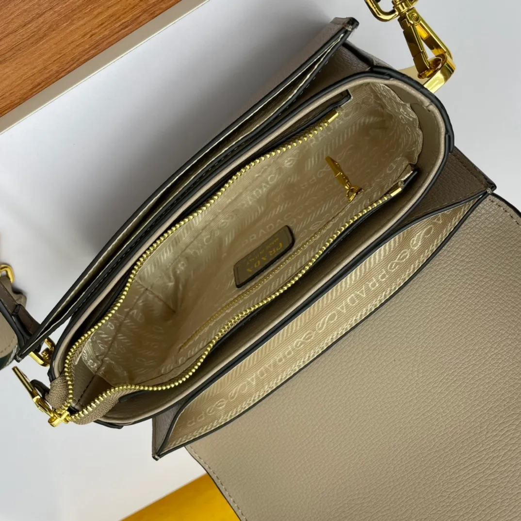 All categories Official website "Brand Women's Bags" Women's Bags 💙 PRADA 2022 official new Prada cowhide crossbody bag wholesale 58002300 High quality Size: 24-15-8CM