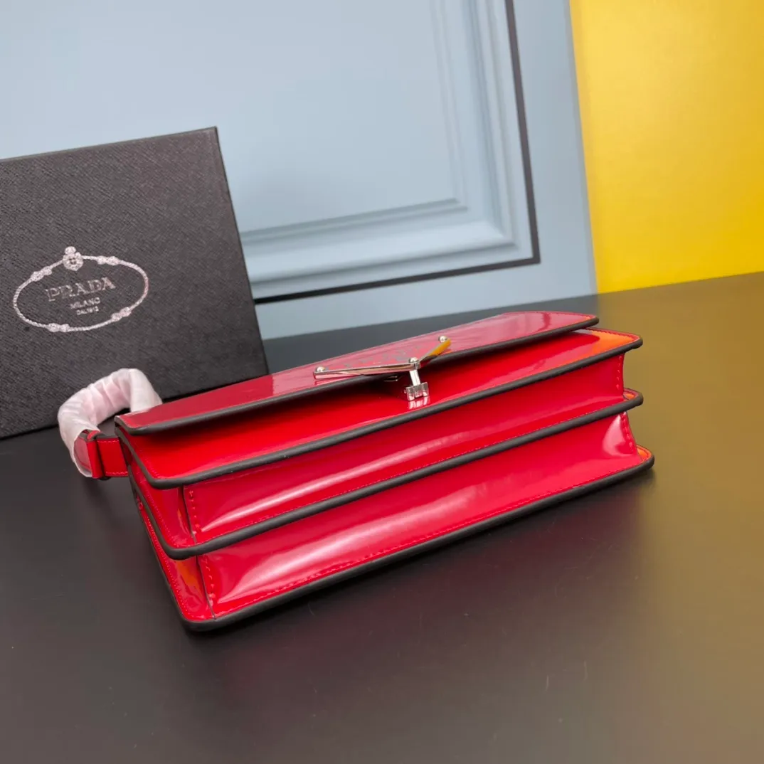 All Categories Official Website "Brand Women's Bags" Women's Bags 💙 PRADA 2022 Official New Prada Imported Cowhide Crossbody Bag Wholesale 58002000 High Quality Size: 24-15-6CM