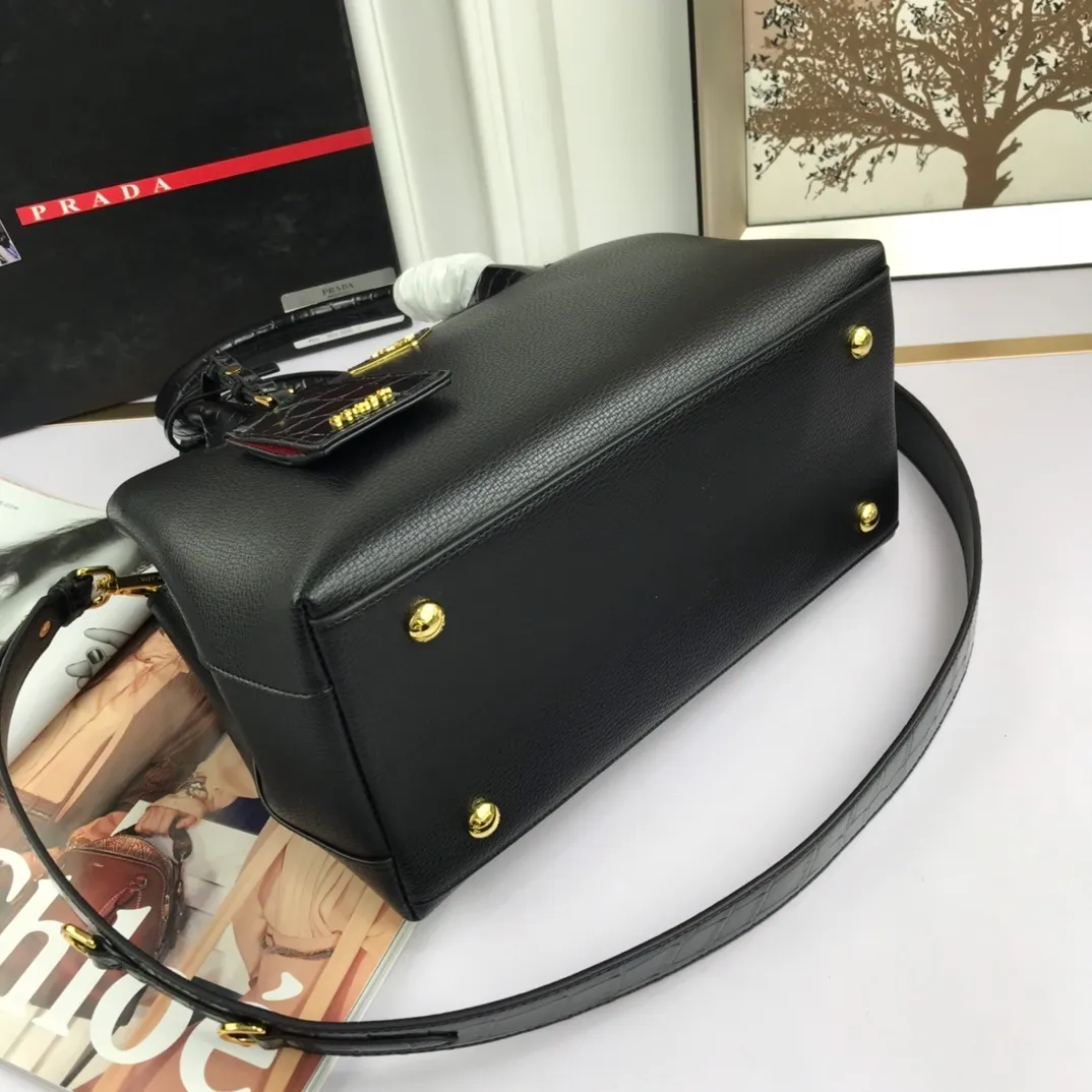All categories Official website "Brand Women's Bags" Women's Bags 💙 PRADA 2022 official new Prada calfskin handbag wholesale 58002500 High quality Size: 30-24-14CM