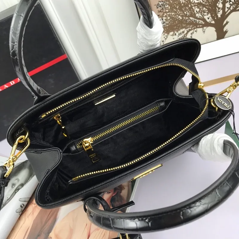 All categories Official website "Brand Women's Bags" Women's Bags 💙 PRADA 2022 official new Prada calfskin handbag wholesale 58002500 High quality Size: 30-24-14CM