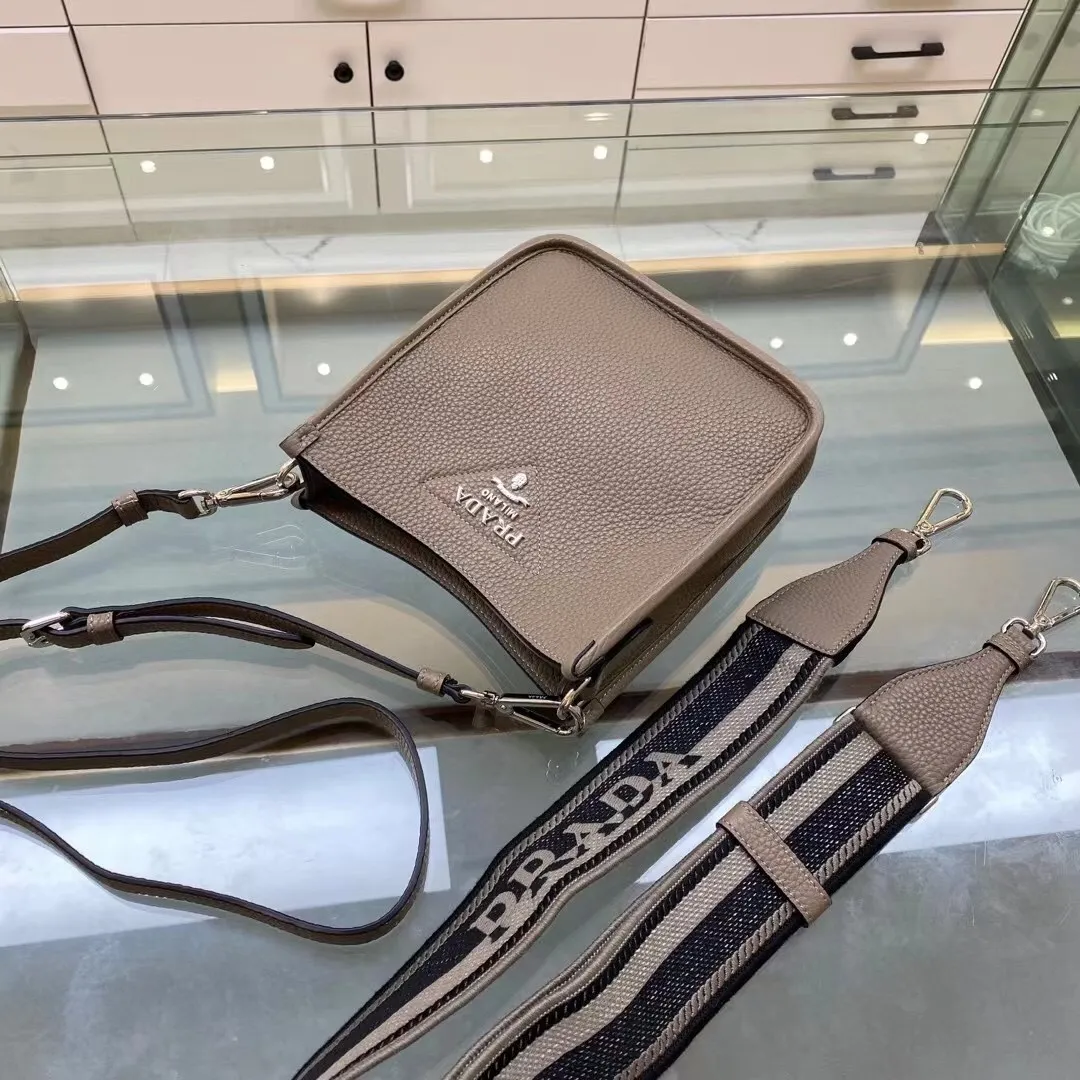 All categories Official website "Brand Women's Bags" Women's Bags 💙 PRADA 2022 official new Prada crossbody bag wholesale Original order quality 58005500 Size: 20-19-6Cm