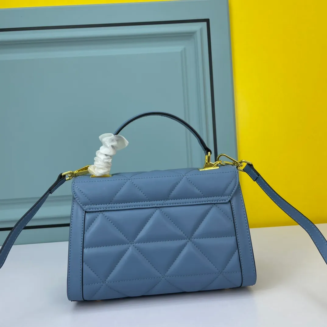 All categories Official website "Brand Women's Bags" Women's Bags 💙 PRADA replica PRADA, fine imitation PRADA bags, PRADA shoulder bags, 2023 official latest version PRADA cowhide crossbody bag, bag factory, original material, size: 26-18-11CM