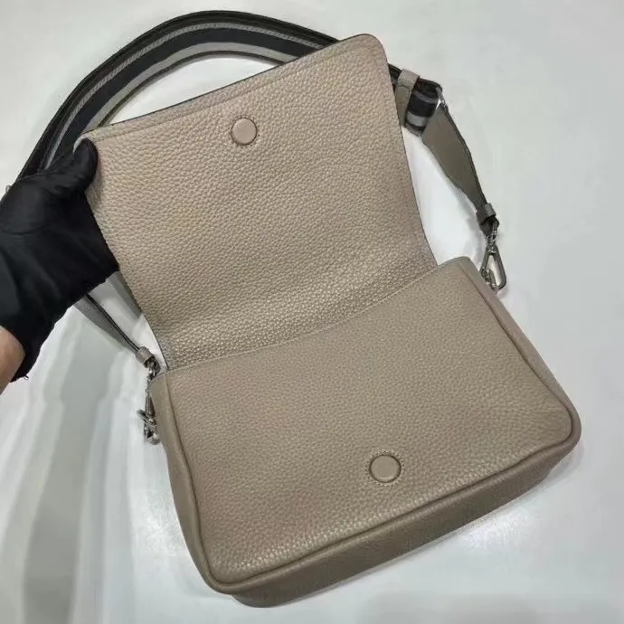 All categories Official website "Brand Women's Bags" Women's Bags 💙 PRADA 2022 official new Prada crossbody bag wholesale Original order quality 58005900 Size: 23-18-9Cm