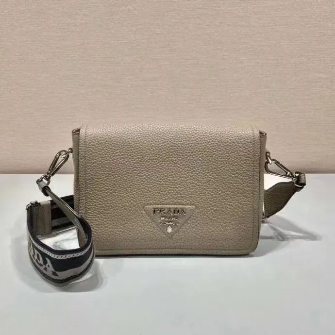 All categories Official website "Brand Women's Bags" Women's Bags 💙 PRADA 2022 official new Prada crossbody bag wholesale Original order quality 58005900 Size: 23-18-9Cm