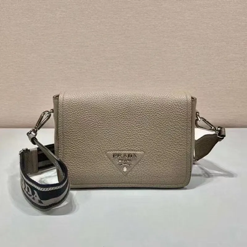 All categories Official website "Brand Women's Bags" Women's Bags 💙 PRADA 2022 official new Prada crossbody bag wholesale Original order quality 58005900 Size: 23-18-9Cm