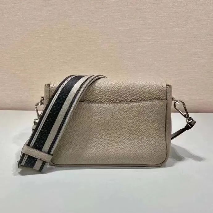 All categories Official website "Brand Women's Bags" Women's Bags 💙 PRADA 2022 official new Prada crossbody bag wholesale Original order quality 58005900 Size: 23-18-9Cm