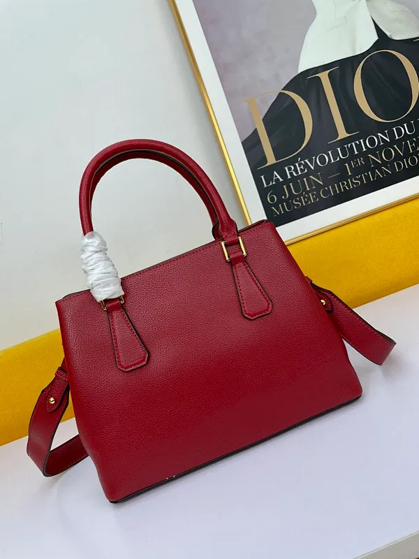 All categories Official website "Brand Women's Bags" Women's Bags 💙 PRADA 2022 official new Prada calfskin handbag wholesale 58002500 High quality Size: 30-22-13CM