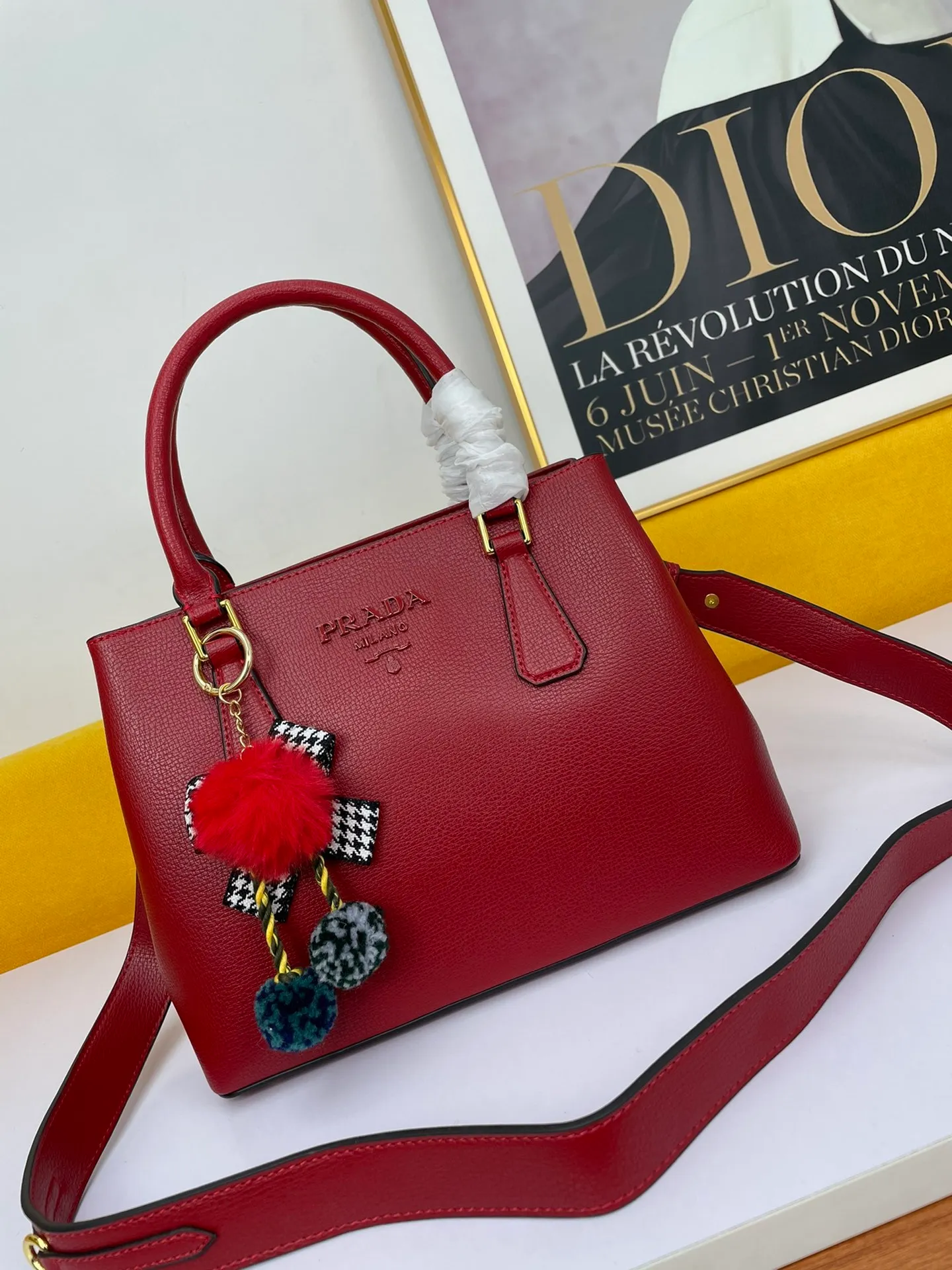 All categories Official website "Brand Women's Bags" Women's Bags 💙 PRADA 2022 official new Prada calfskin handbag wholesale 58002500 High quality Size: 30-22-13CM