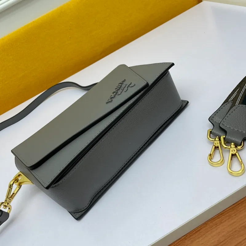 All categories Official website "Brand Women's Bags" Women's Bags 💙 PRADA 2022 official new Prada cowhide crossbody bag wholesale 58002300 High quality Size: 24-15-8CM