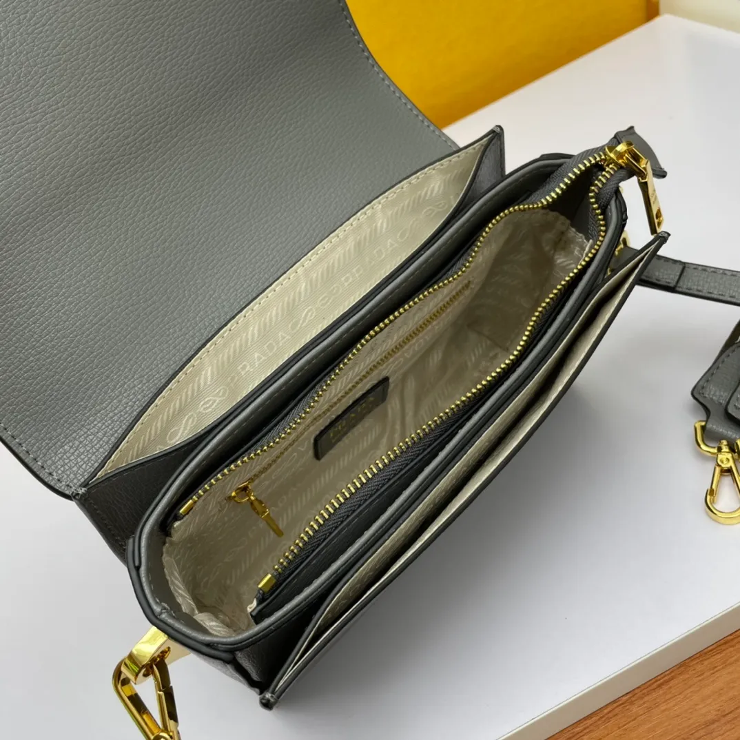 All categories Official website "Brand Women's Bags" Women's Bags 💙 PRADA 2022 official new Prada cowhide crossbody bag wholesale 58002300 High quality Size: 24-15-8CM