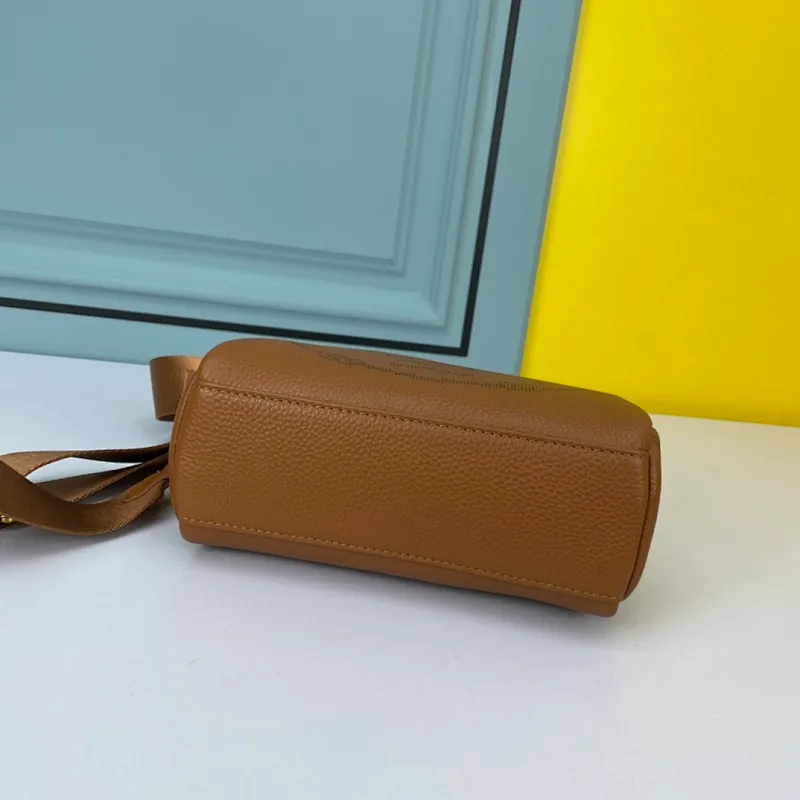 All categories Official website "Brand Women's Bags" Women's Bags 💙 PRADA 2022 official new Prada crossbody bag wholesale 58002500 Original order quality Size: 21-14-8CM